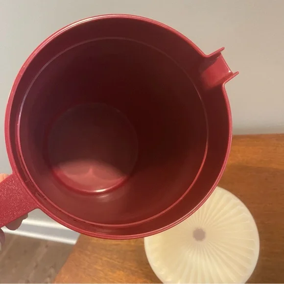 Tupperware Gallon Pitcher With Lid - Picture 9 of 10